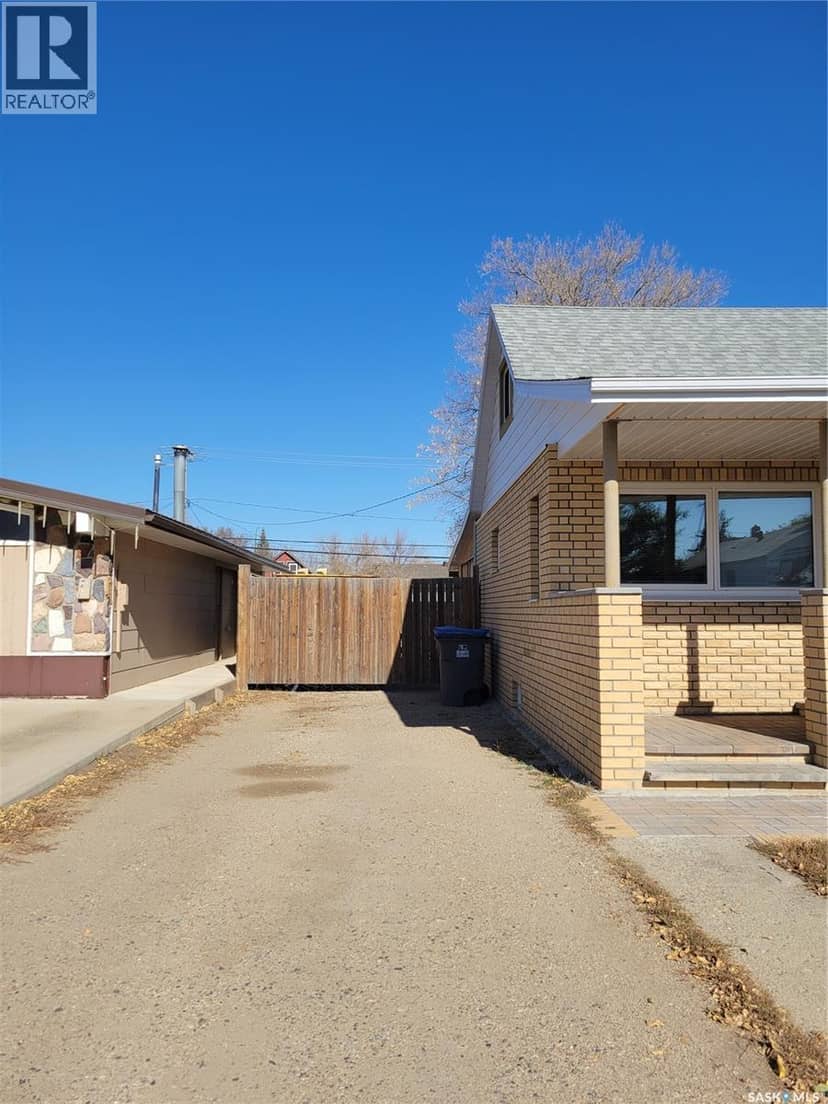 1517 3rd STREET, Estevan, photo 2
