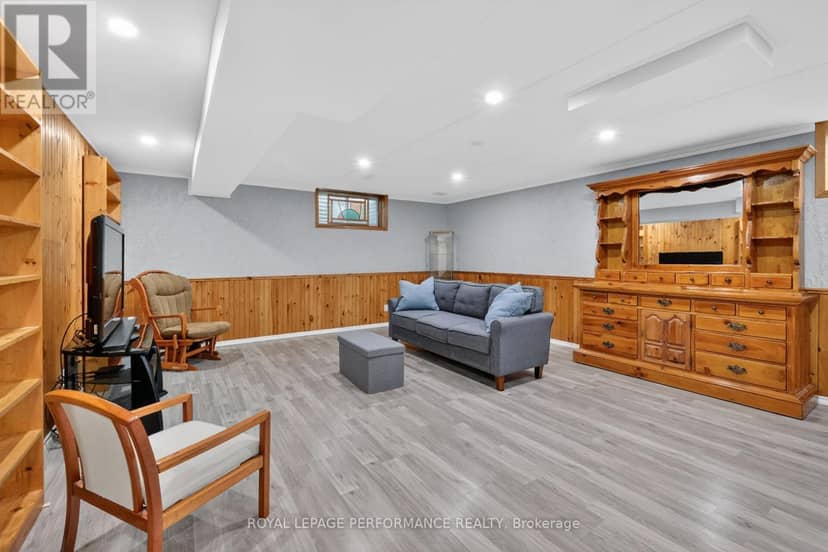 569 Princess Louise Drive — photo 33 of 40