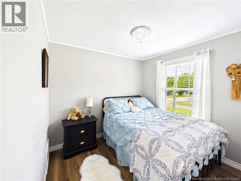 35 Lupin Avenue — photo 33 of 40