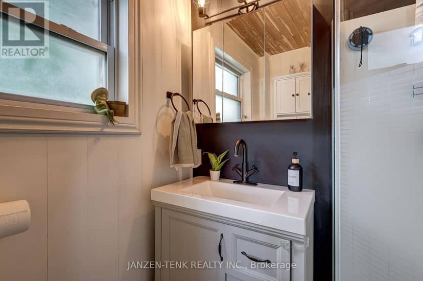 136 King Street — photo 21 of 27