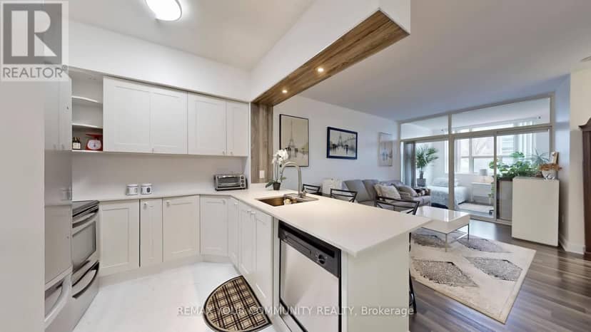 111 - 7398 Yonge Street — photo 6 of 12
