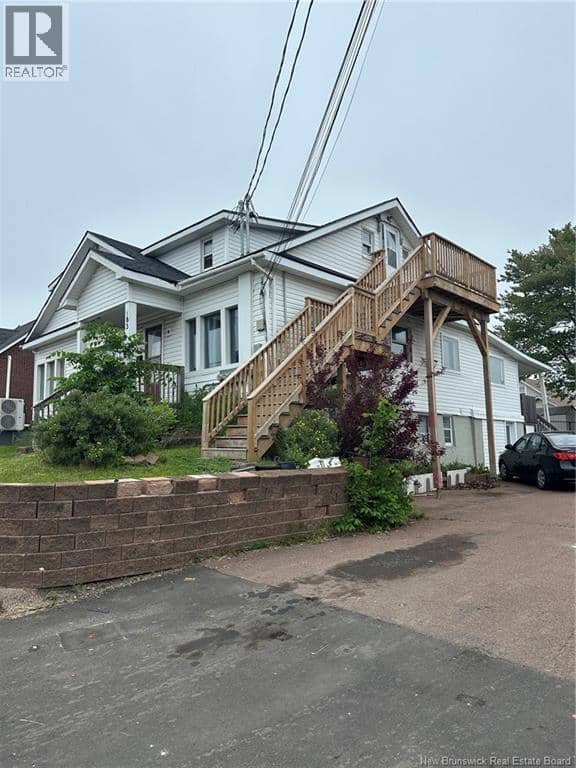 383-385 Grand-Pre Street — photo 2 of 36