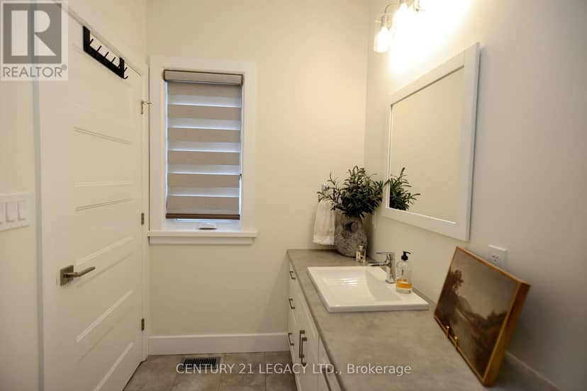 675 Winchester Avenue S — photo 13 of 27