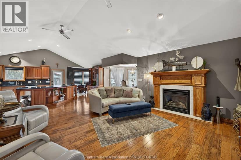425 Park AVENUE West — photo 10 of 40