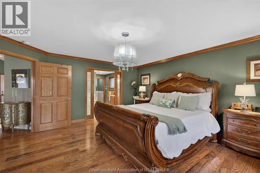 425 Park AVENUE West — photo 18 of 40