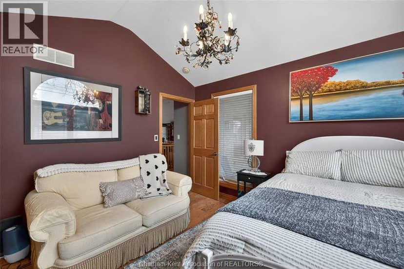 425 Park AVENUE West — photo 21 of 40