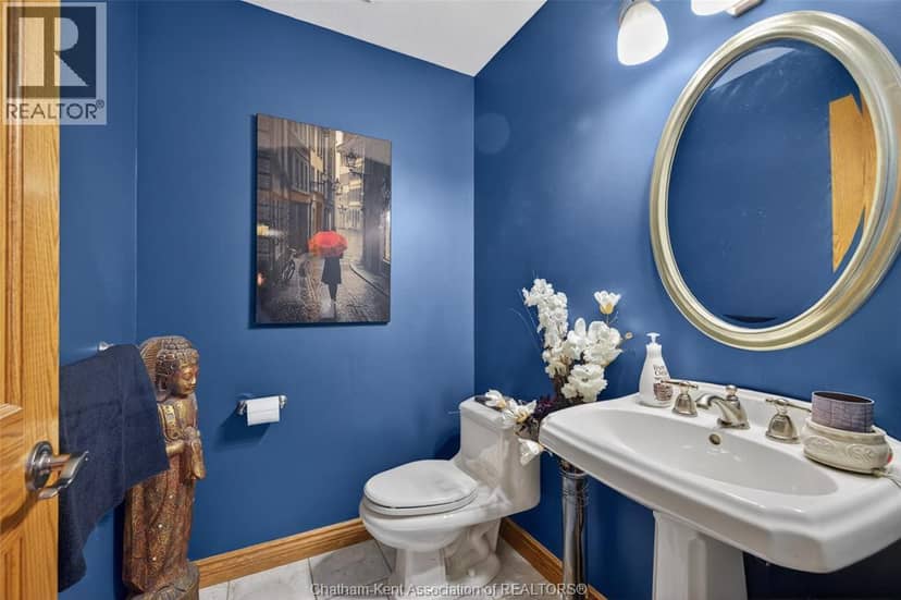 425 Park AVENUE West — photo 22 of 40