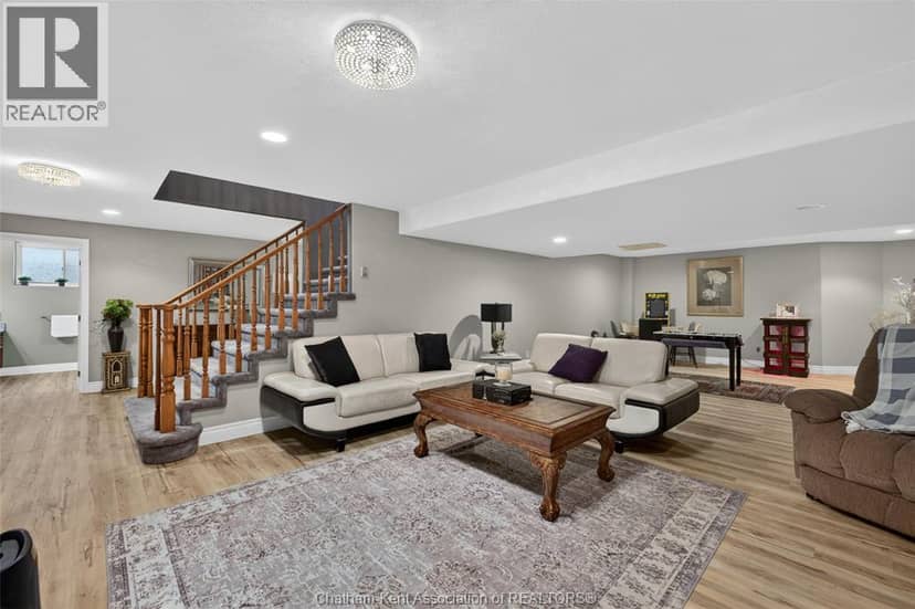 425 Park AVENUE West — photo 24 of 40