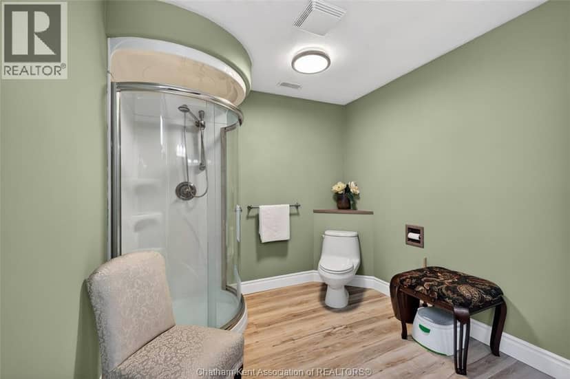 425 Park AVENUE West — photo 31 of 40