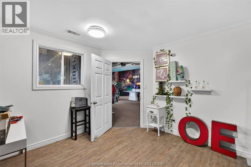 425 Park AVENUE West — photo 35 of 40