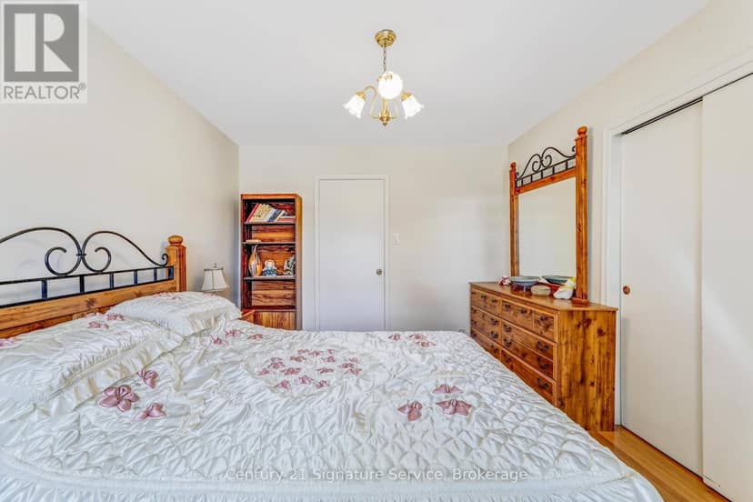 8026 Mayfield Road — photo 21 of 40