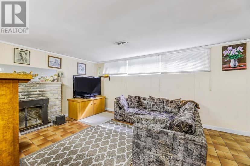 8026 Mayfield Road — photo 33 of 40