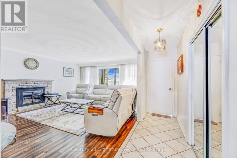 8026 Mayfield Road — photo 4 of 40
