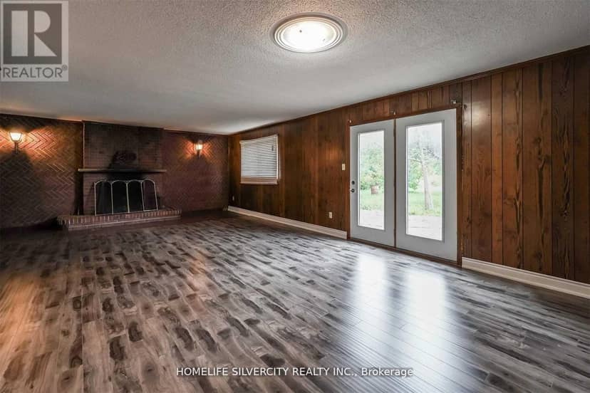 4395 Castlemore Road — photo 11 of 25