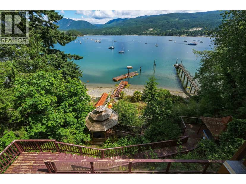 5810 MARINE WAY, Sechelt