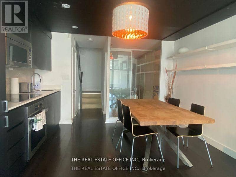G09 - 112 Fort York Boulevard — photo 3 of 11