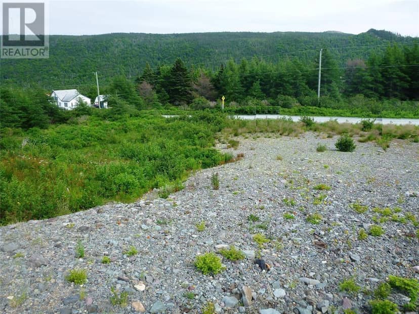 2-4 Snows Pond Road, North River