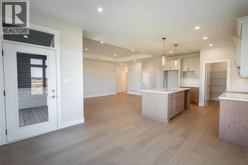 3555 Paul Crescent — photo 11 of 40