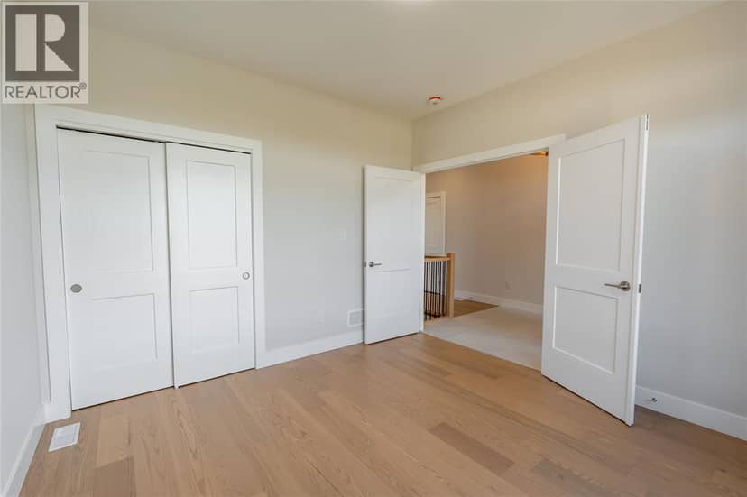 3555 Paul Crescent — photo 13 of 40