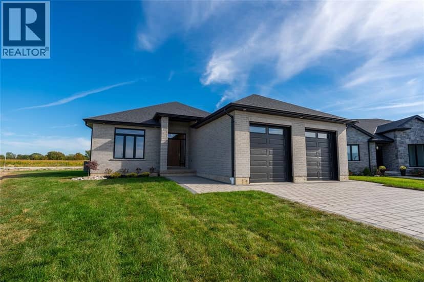 3555 Paul Crescent — photo 2 of 40