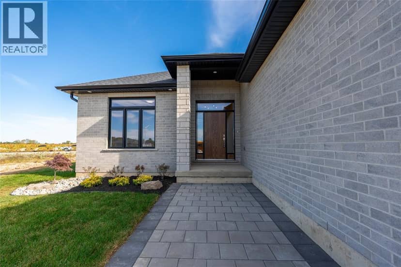 3555 Paul Crescent — photo 3 of 40