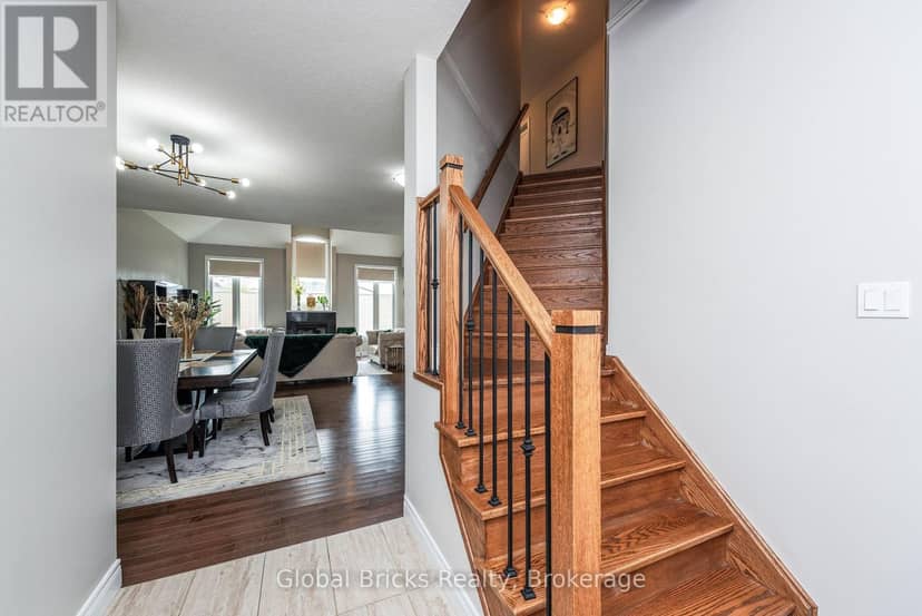 25 Hilborn Street — photo 2 of 21