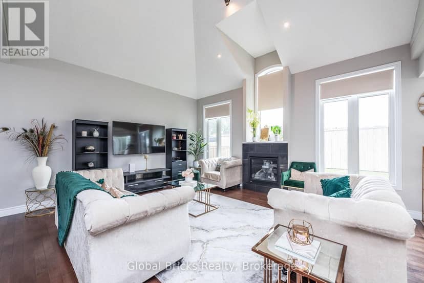 25 Hilborn Street — photo 4 of 21