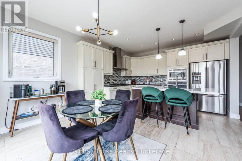25 Hilborn Street — photo 8 of 21