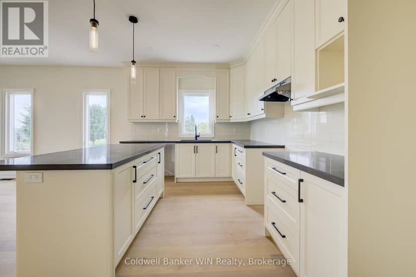 647 Martin Street — photo 10 of 34