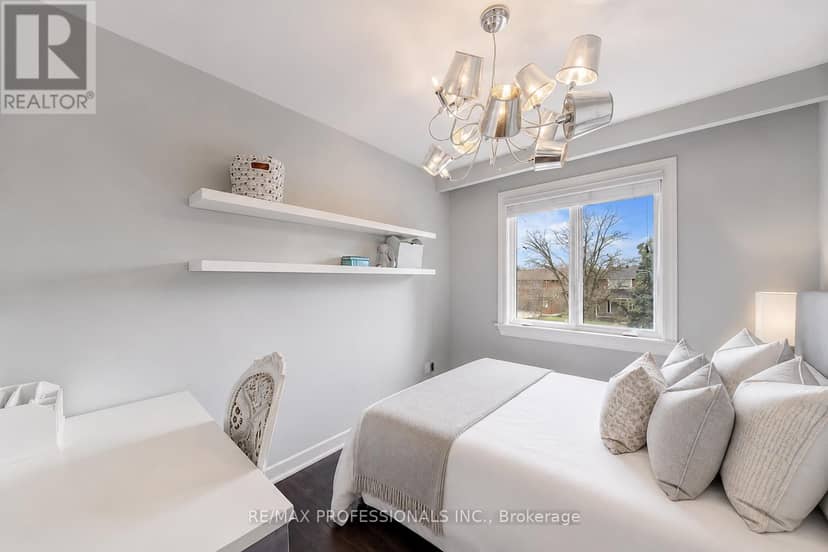 52 Courtsfield Crescent — photo 27 of 40