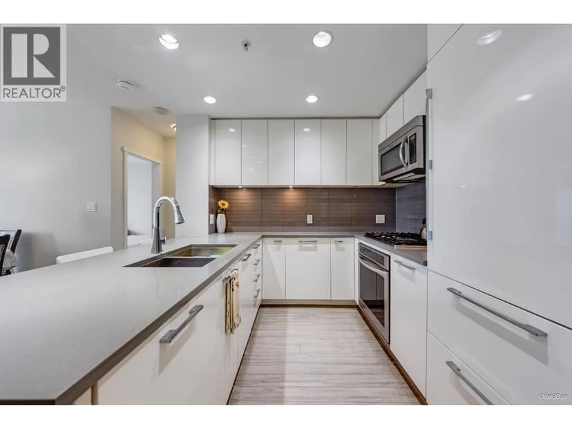 505 3102 WINDSOR GATE, Coquitlam, photo 6