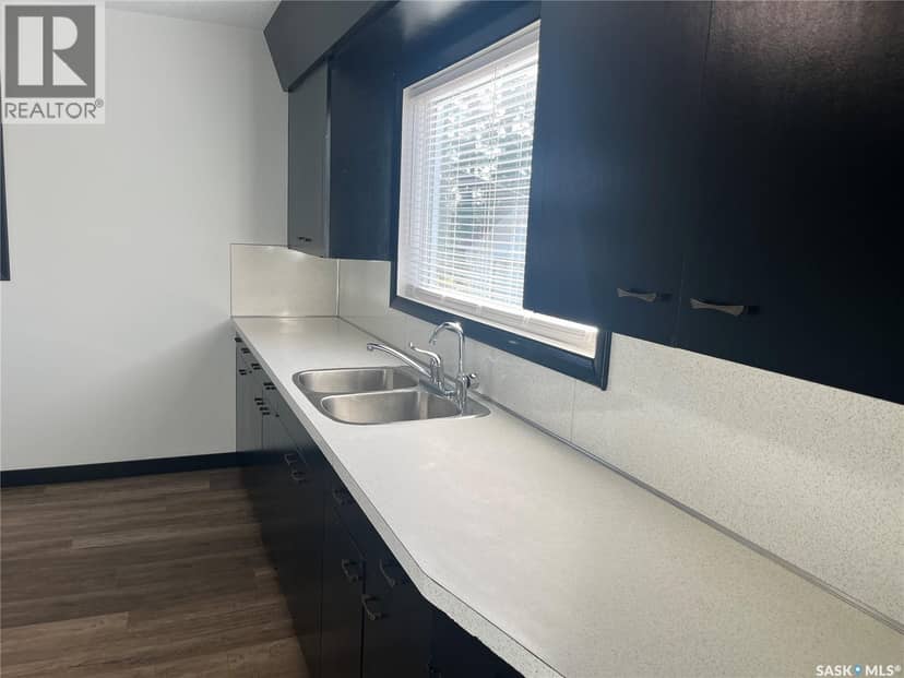 405 Nelson AVENUE — photo 10 of 38