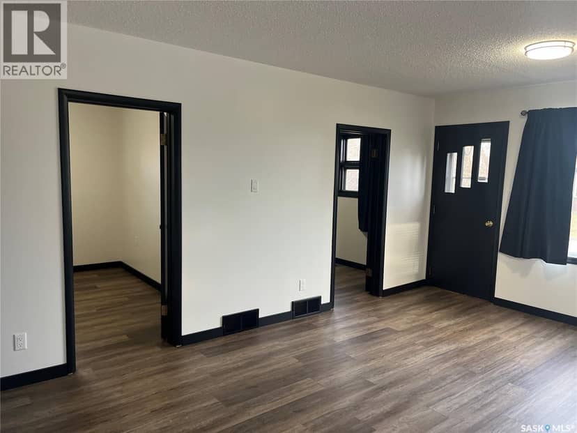 405 Nelson AVENUE — photo 15 of 38