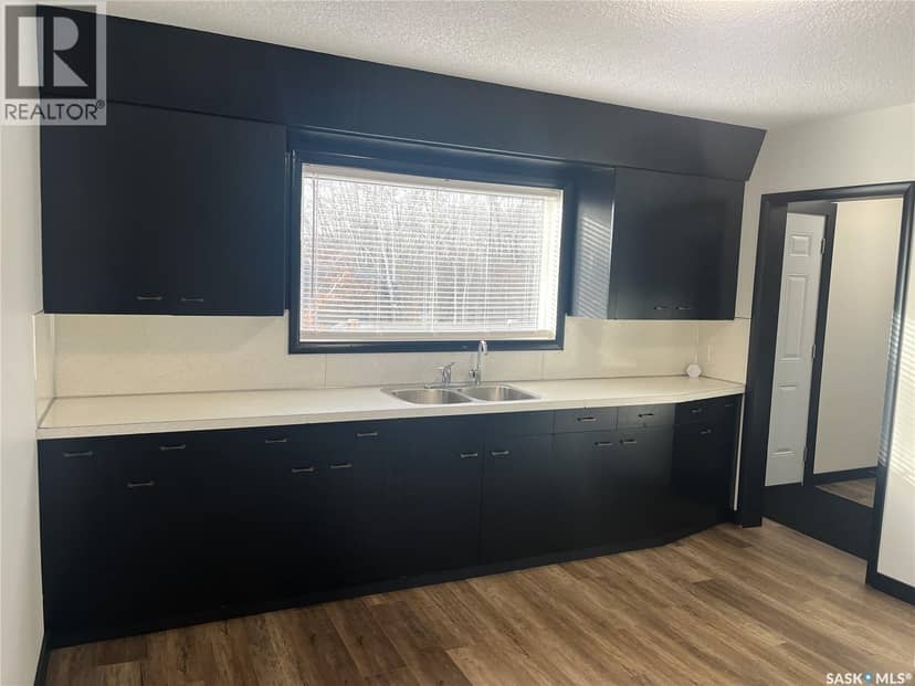 405 Nelson AVENUE — photo 9 of 38