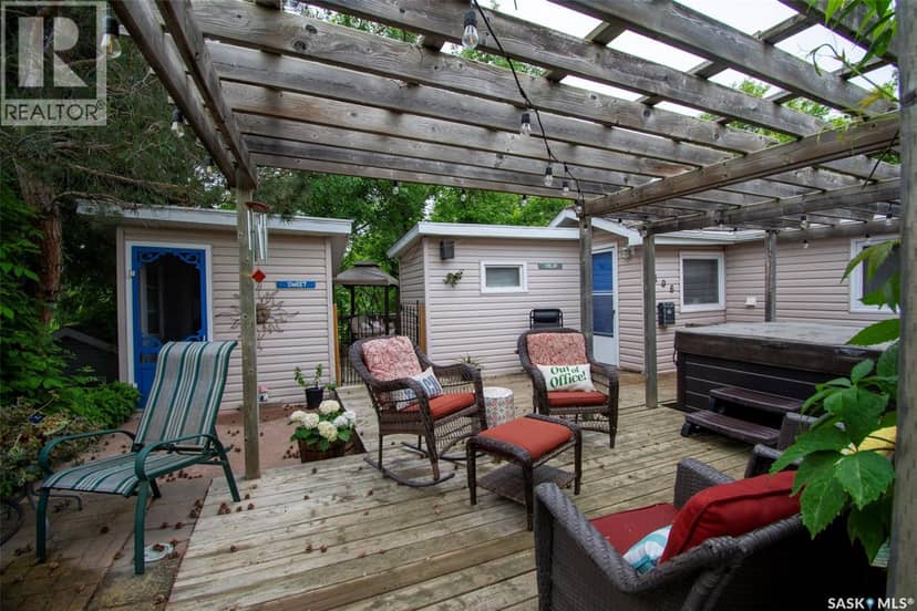 106 Nicoll AVENUE — photo 25 of 40