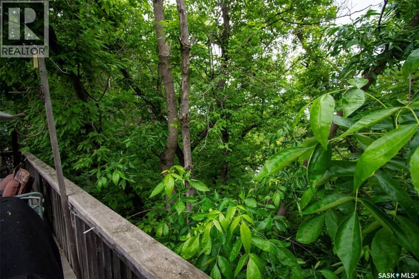 106 Nicoll AVENUE — photo 33 of 40