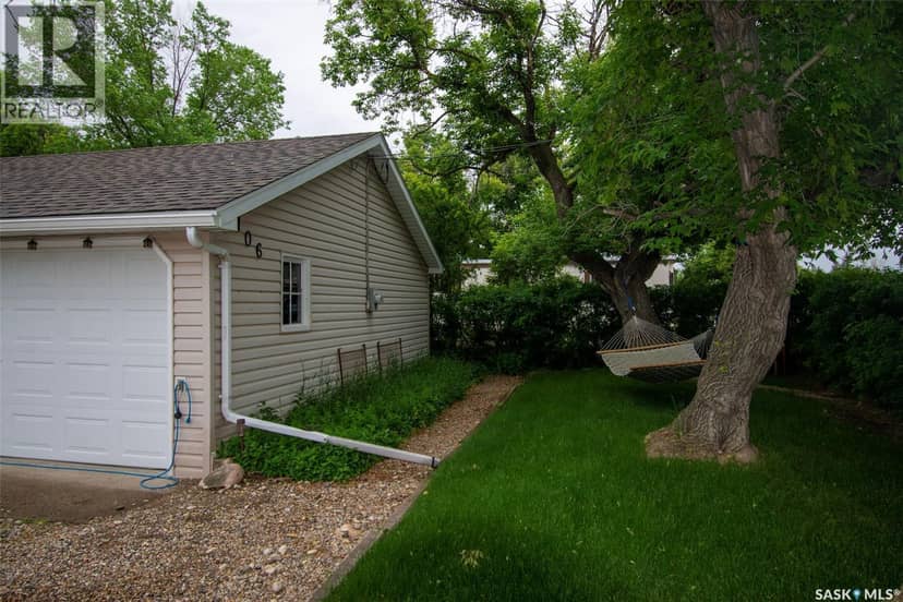 106 Nicoll AVENUE — photo 39 of 40