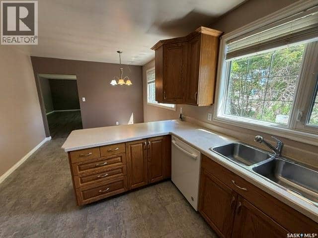 245 Queen Elizabeth BOULEVARD — photo 11 of 22