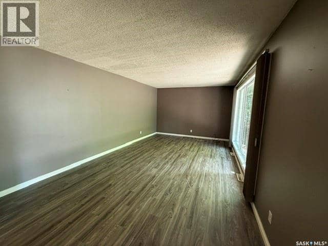 245 Queen Elizabeth BOULEVARD — photo 13 of 22