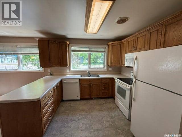 245 Queen Elizabeth BOULEVARD — photo 8 of 22