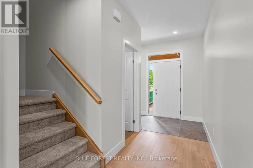255 McTavish Street — photo 4 of 40