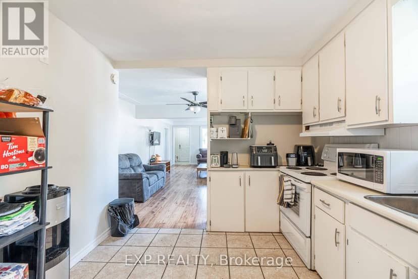 1519 Howland Avenue — photo 17 of 40