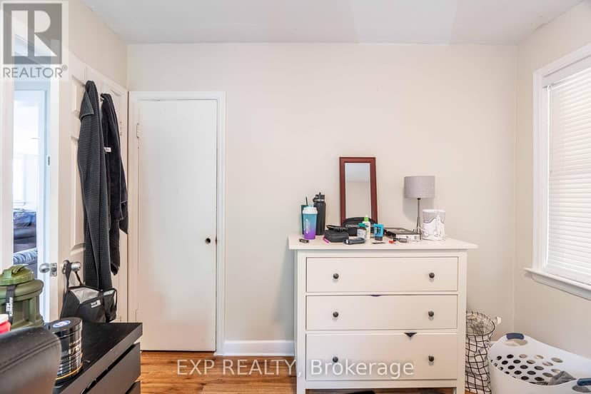 1519 Howland Avenue — photo 15 of 40