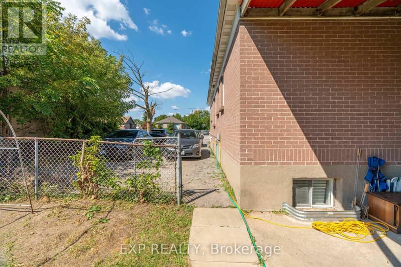 1519 Howland Avenue — photo 33 of 40