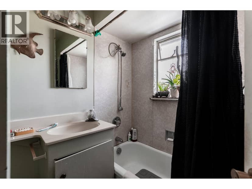 7465 Rosewood Street, Burnaby, photo 7