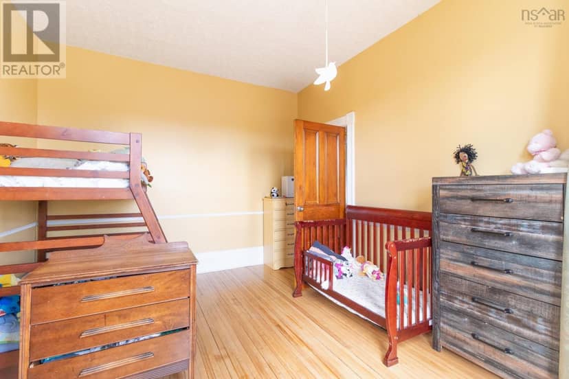 118 Kings Road — photo 17 of 35