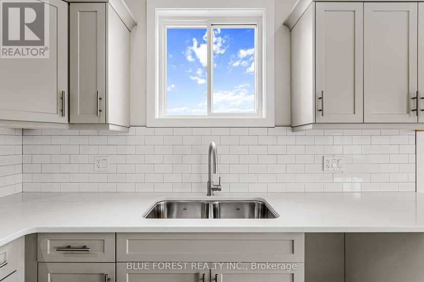 255 McTavish Street — photo 9 of 40