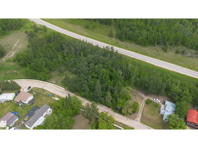 31 Crescent DR, Fort Assiniboine, photo 2