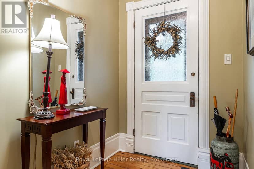 121 Milton Street — photo 3 of 40