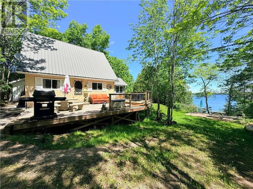 136A Zullich Drive, Kagawong, Manitoulin Island, photo 2